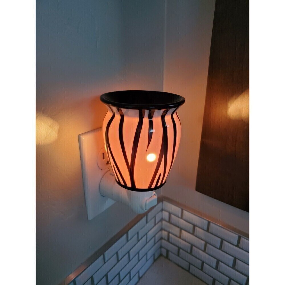 SCENTSY RETIRED ZEBRA MINI PLUG IN WARMER ORIGINAL BOX BLACK & WHITE SAFARI